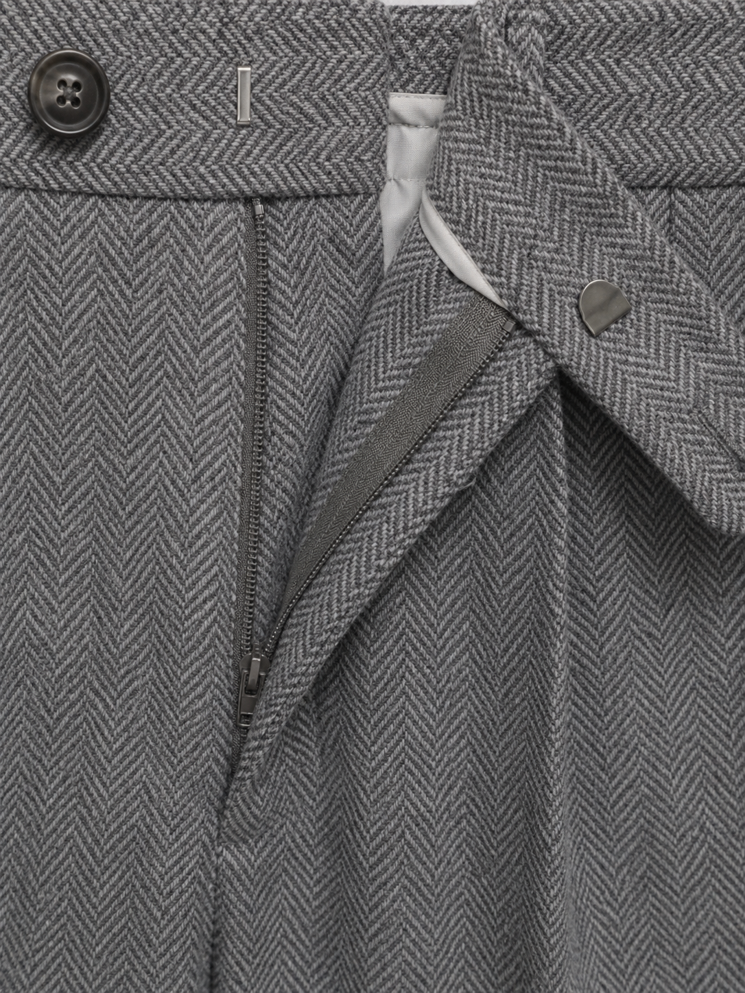 Men's herringbone pleated trousers, detail view 3