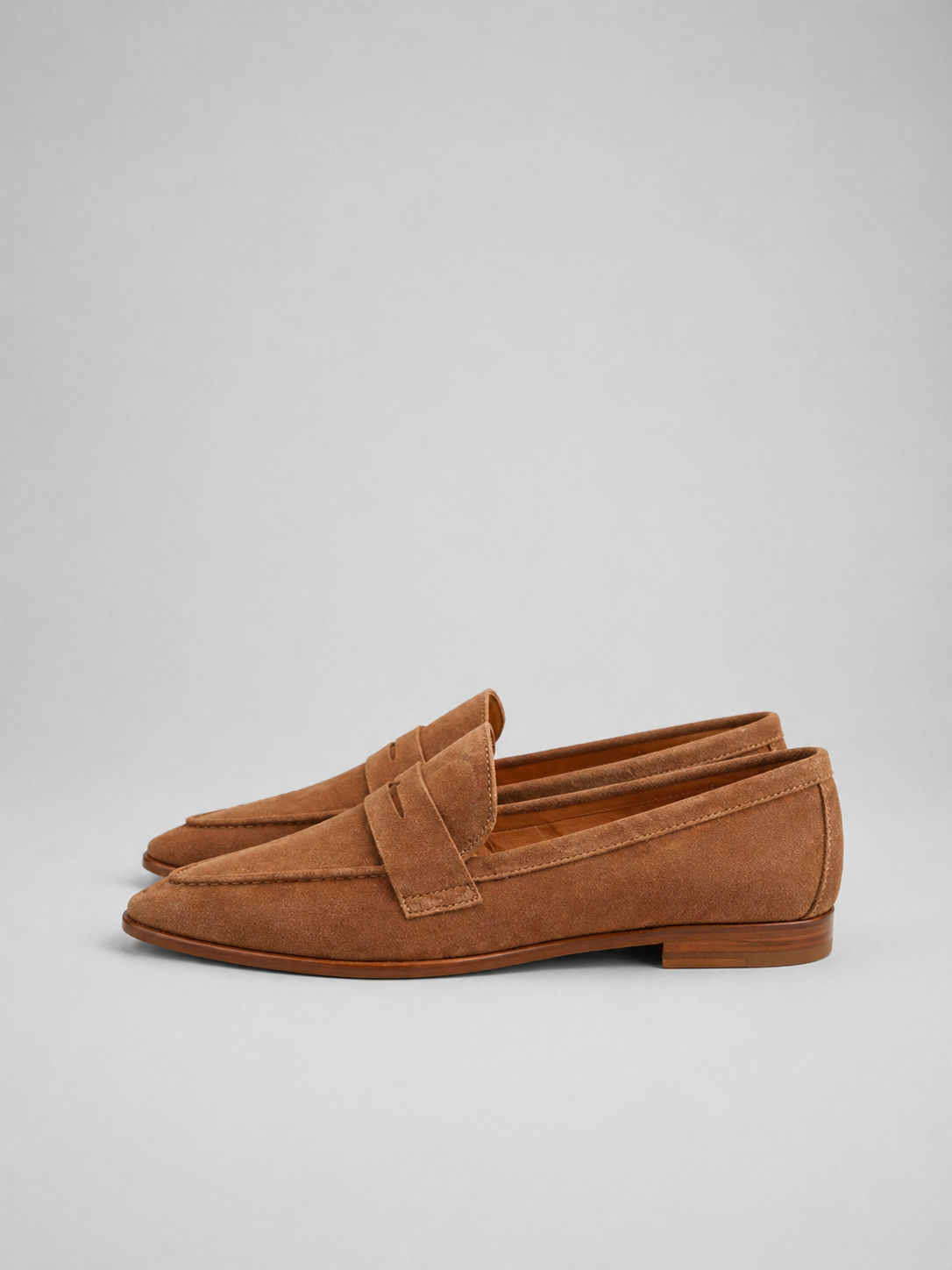 Womens pointed toe suede style loafers detail